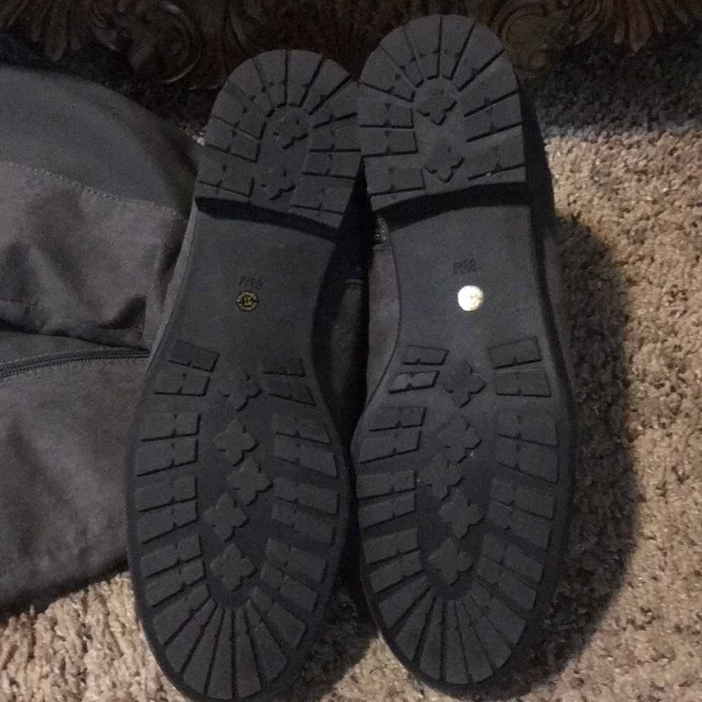 Boots - Picture 3 of 4
